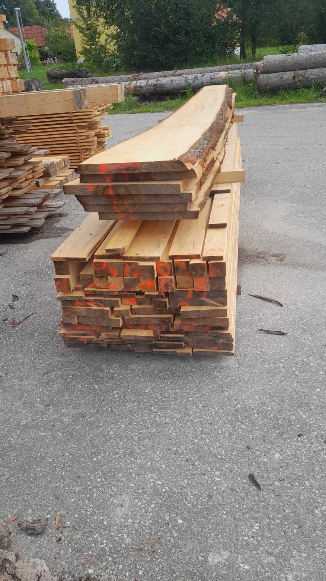 Aufgeschnittenes Holz